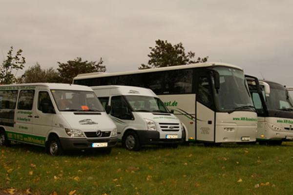 Shuttle-Fahrzeuge WM-Reisedienst, Kleinbus, Transporter, Reisebus